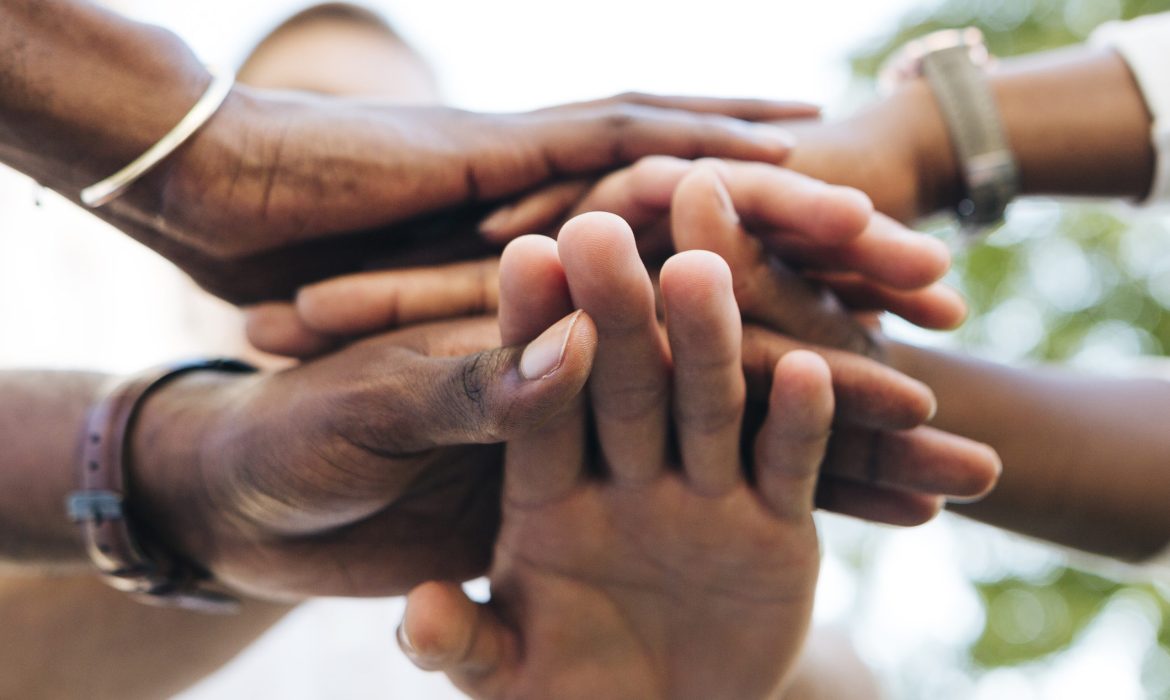 intercultural-hand-shake-outdoor intercultural-hand-shake-outdoor